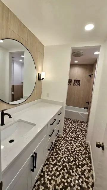 Stylish glass-enclosed shower remodel by Justus Bath in Edmond, Oklahoma
